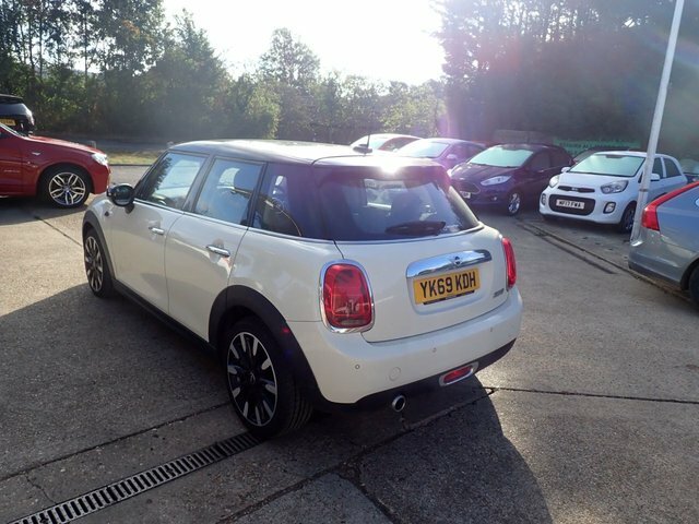Mini Hatch Cooper Exclusive White #3