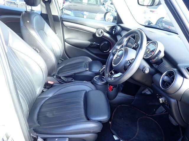 Mini Hatch Cooper Exclusive White #5