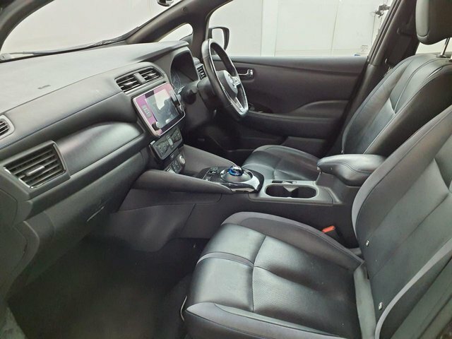 Nissan Leaf Tekna Hatchback YM69USX Black #4