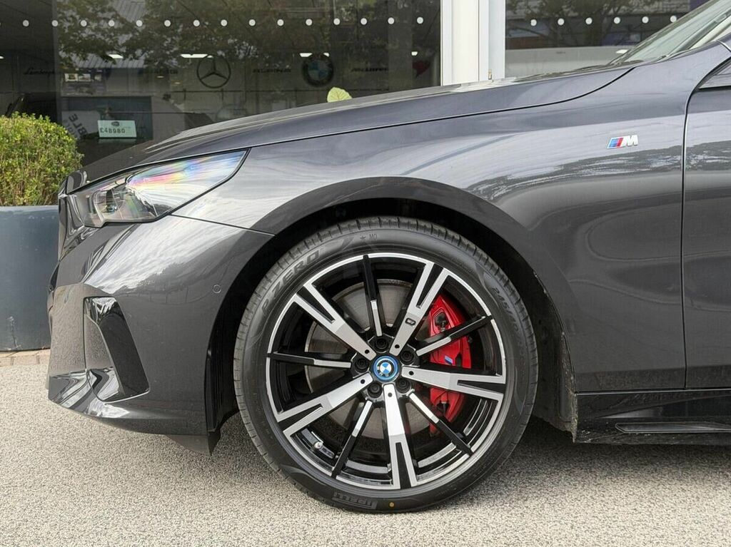BMW i5 40 83.9Kwh M Sport Pro Touring E Grey #3