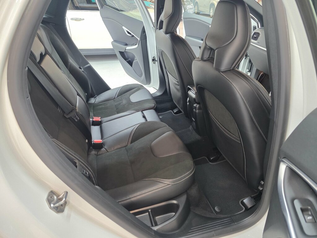 Volvo V40 1.5 T3 R-design Nav Plus Hatchback White #6