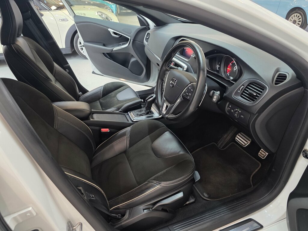 Volvo V40 1.5 T3 R-design Nav Plus Hatchback White #2