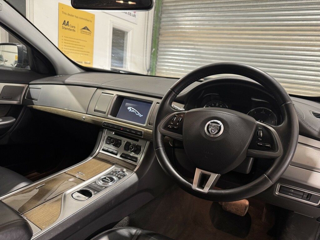 Jaguar XF Estate 2.2 D Premium Luxury 201363 Grey