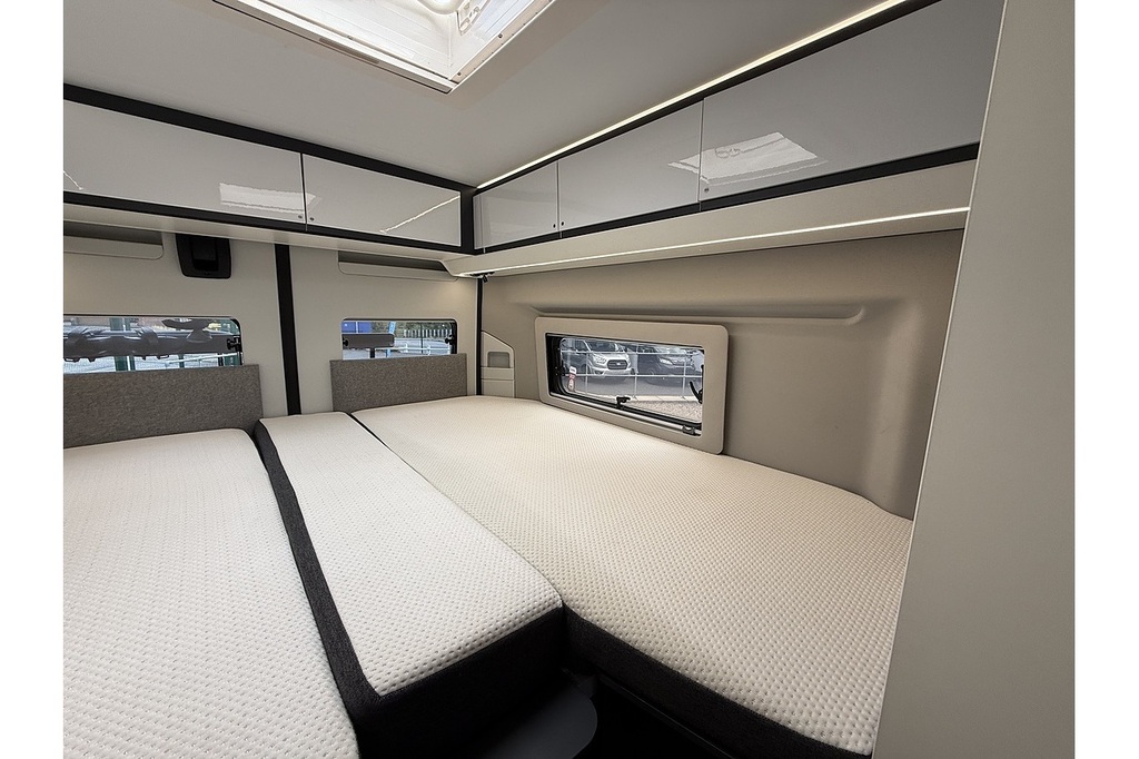   110Kw 31Kwh City Van White #37