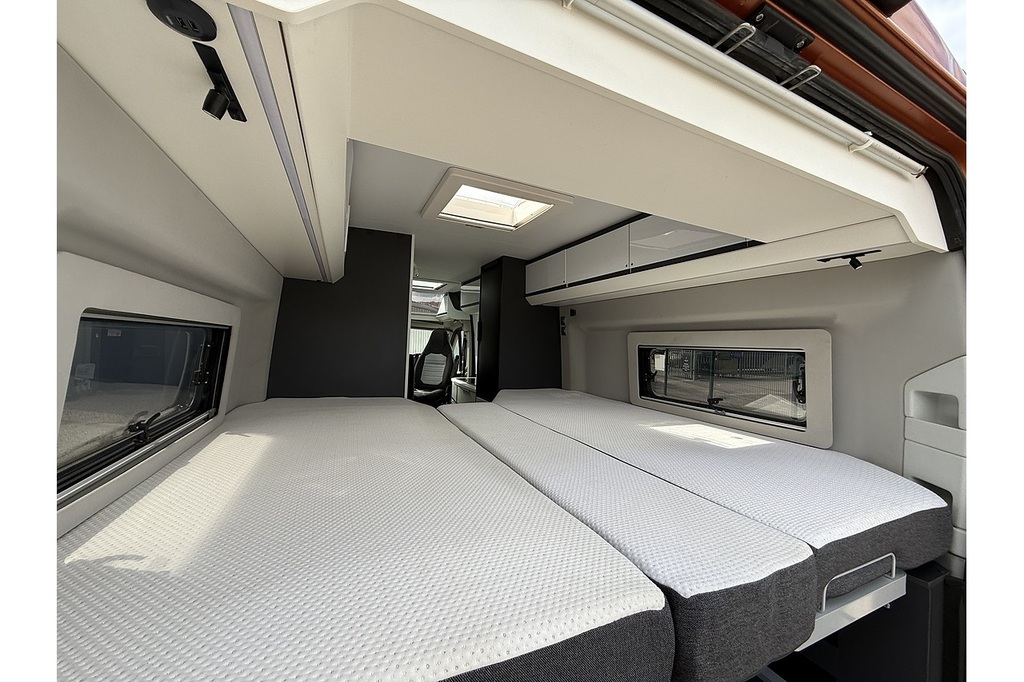   110Kw 31Kwh City Van White #42