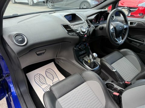 Ford Fiesta Studio Blue #32