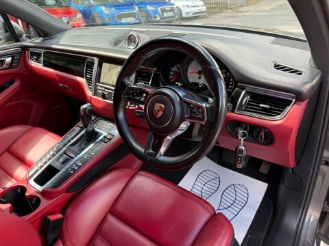 Porsche Macan Hatchback Black #13