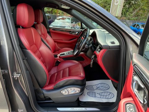Porsche Macan Hatchback Black #14