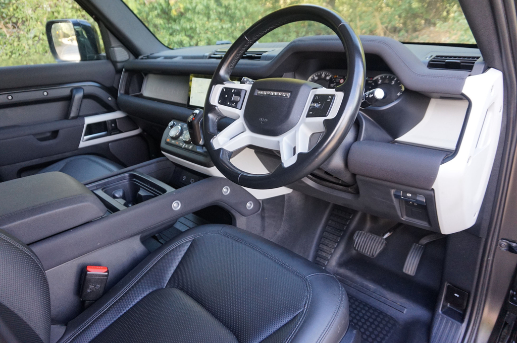 Land Rover Defender Estate Black #5