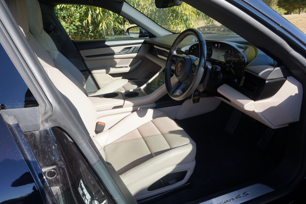 Porsche Taycan Saloon Black #4
