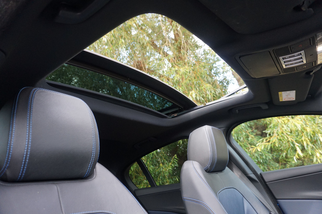 Jaguar XE Saloon Blue #5