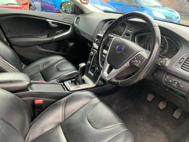 Volvo V40 Cross Country 1.6 D2 Lux Nav Red #6