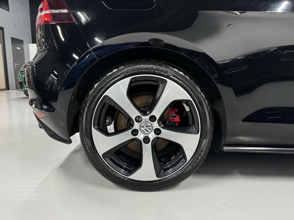 Volkswagen Golf 2.0 Tsi Bluemotion Tech Gti Launch Black