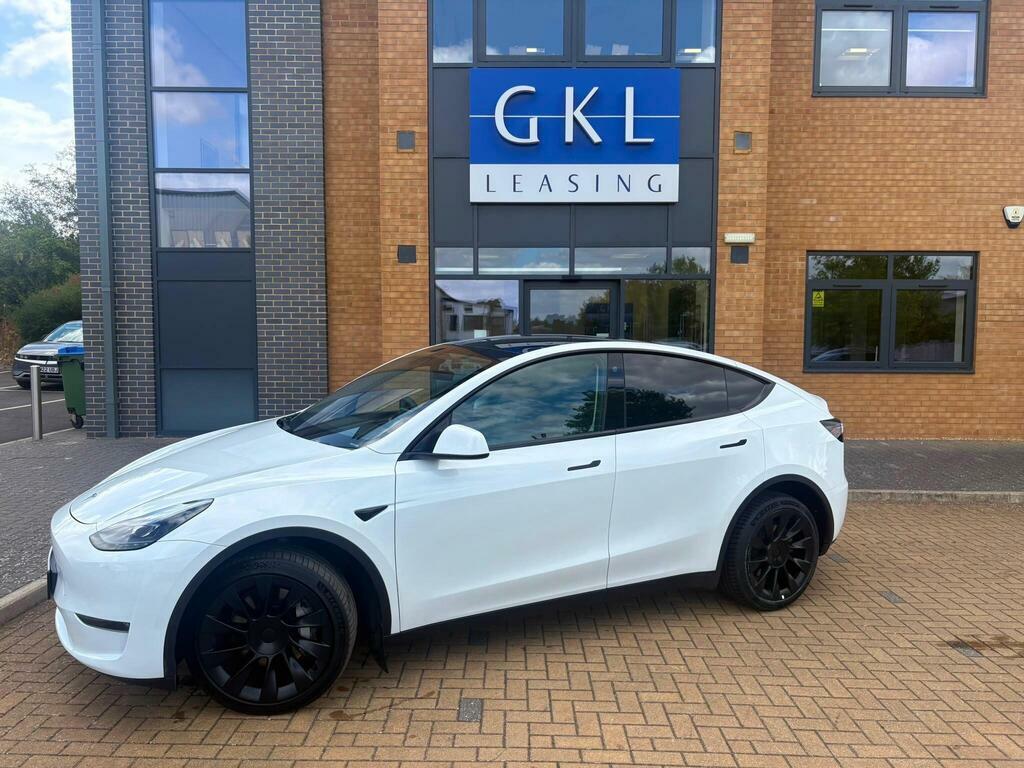 Tesla Model Y Dual Motor Long Range 4Wde White