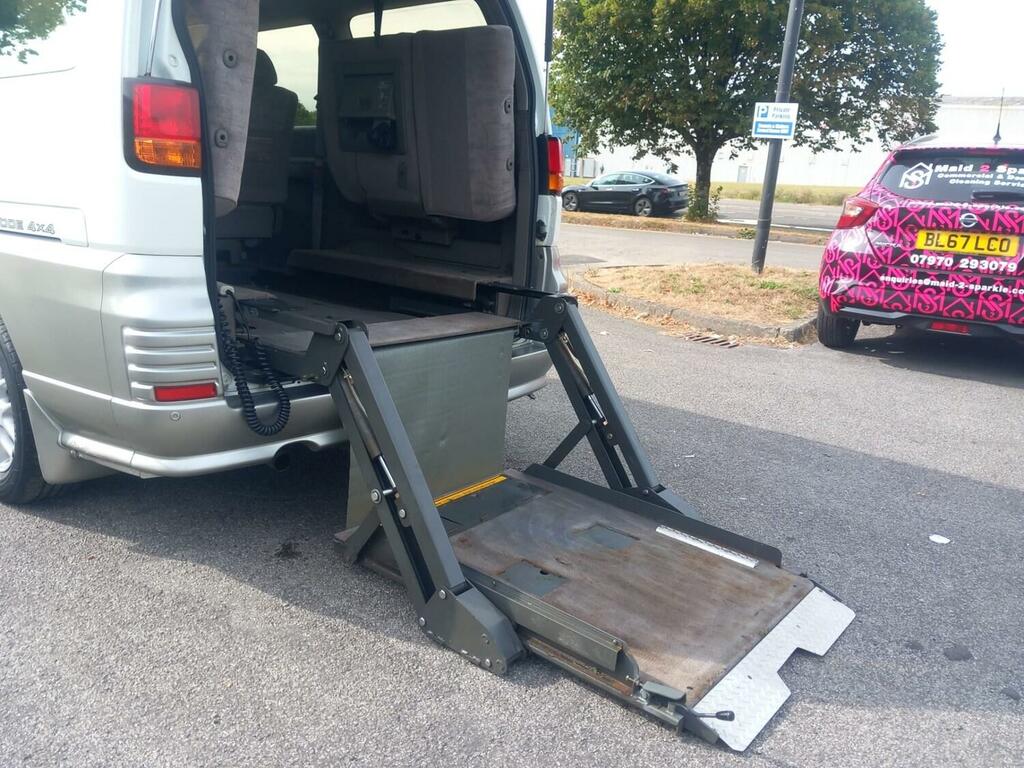 Nissan Elgrand 3.5 4X4 Disabled Rear Lift Ramp Mobi White
