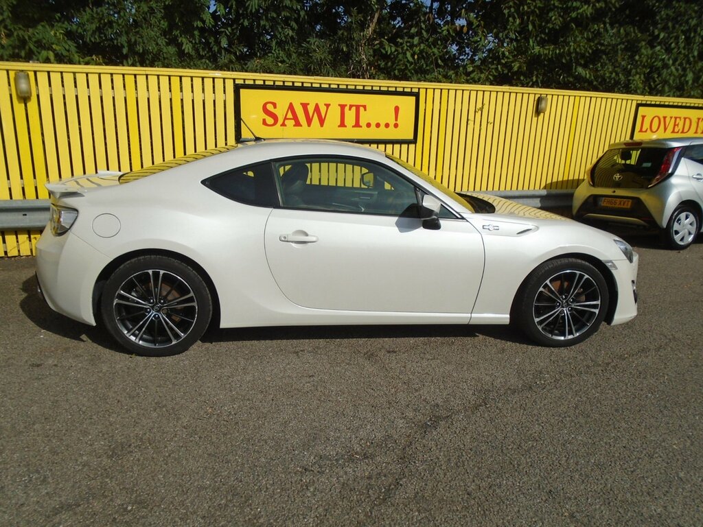 Toyota GT86 2.0 Boxer D-4s Coupe Euro 5 200 White #4
