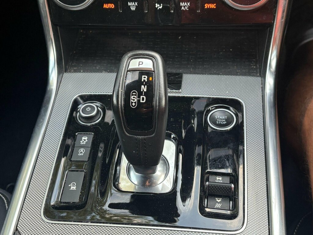 Jaguar XE R-dynamic Se Black #9