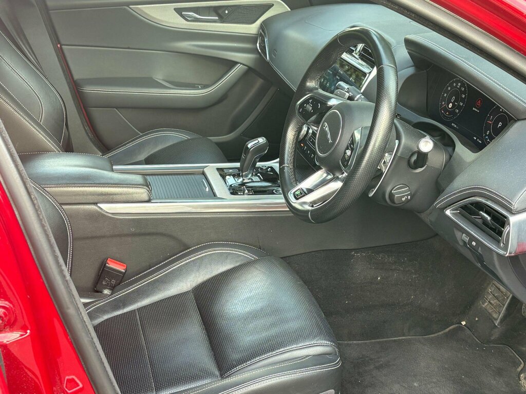 Jaguar XE R-dynamic Se Black #10