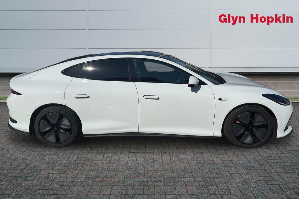 MG IM5 300Kw Long Range 100Kwh White #2