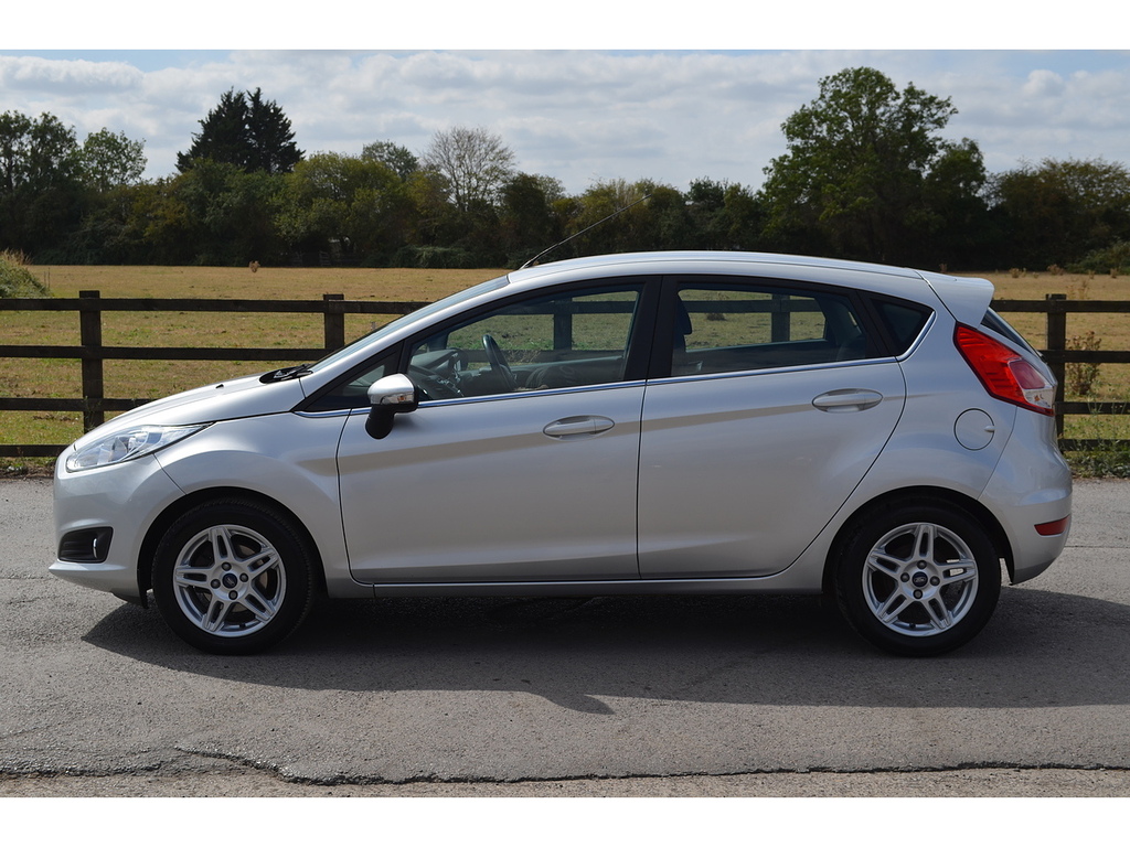 Ford Fiesta Zetec Silver #5