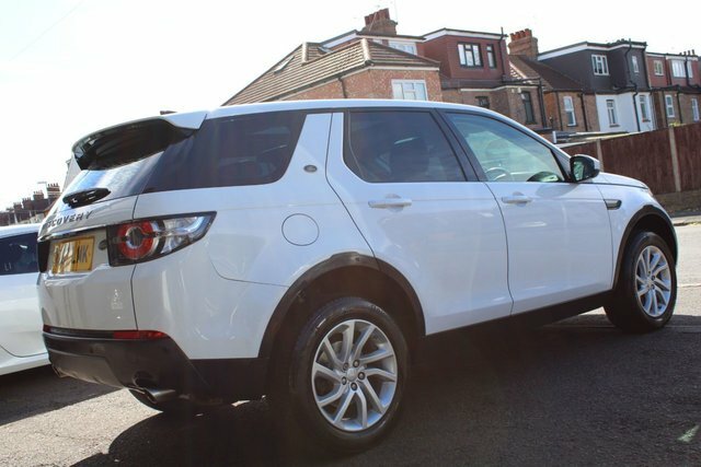 Land Rover Discovery Sport 2017 2.0 Td4 Se Tech Suv 4Wd Euro White #3