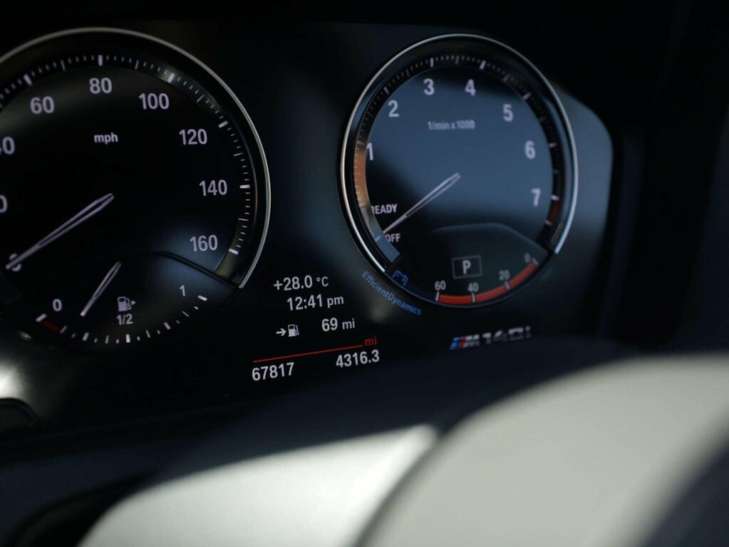 BMW M1 Hatchback White #35
