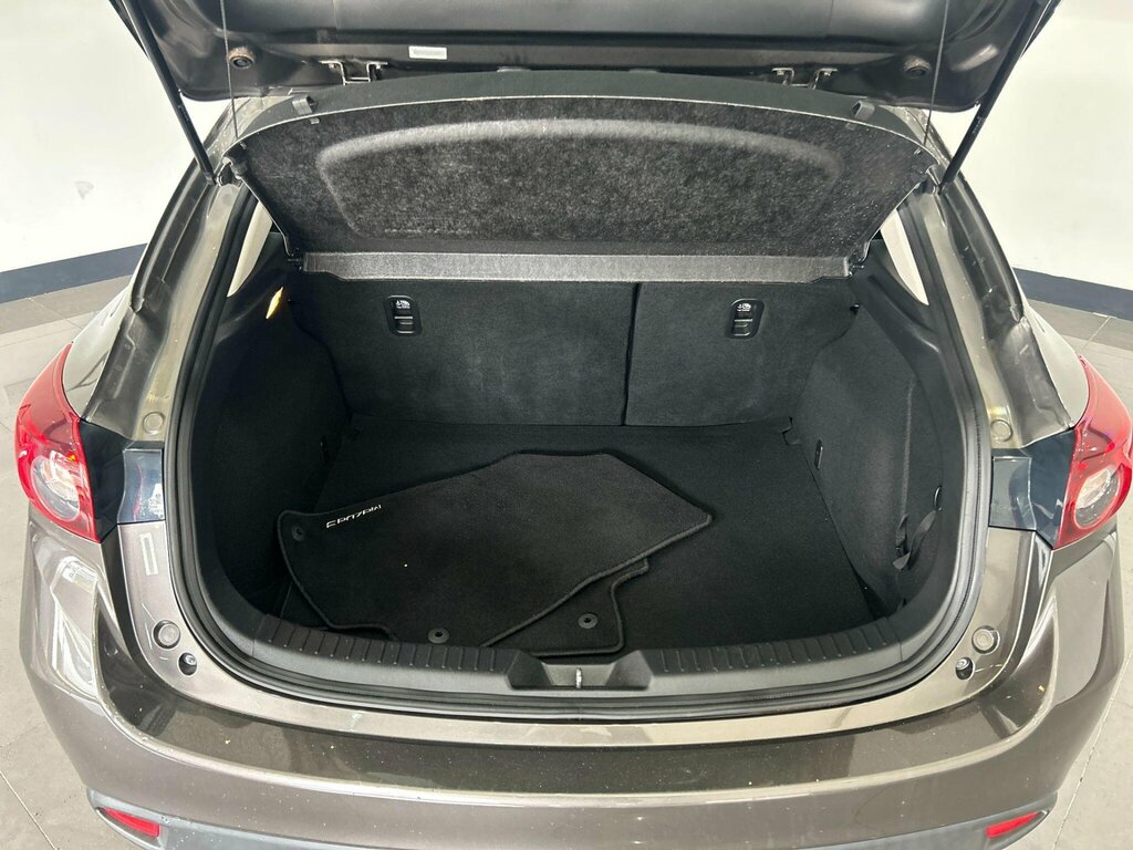 Mazda 3 Hatchback White #28