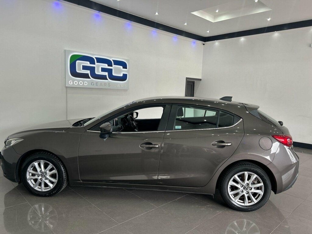 Mazda 3 Hatchback White #10