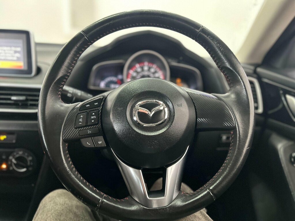 Mazda 3 Hatchback White #30