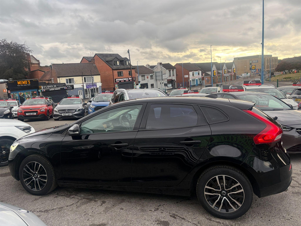 Volvo V40 2.0 D2 Momentum Edition Euro 6 Ss Black #3
