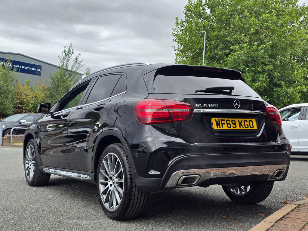 Mercedes-Benz GLA Class 1.6 Amg Line Edition 7G-dct Euro 6 Ss WF69KGO Black #3