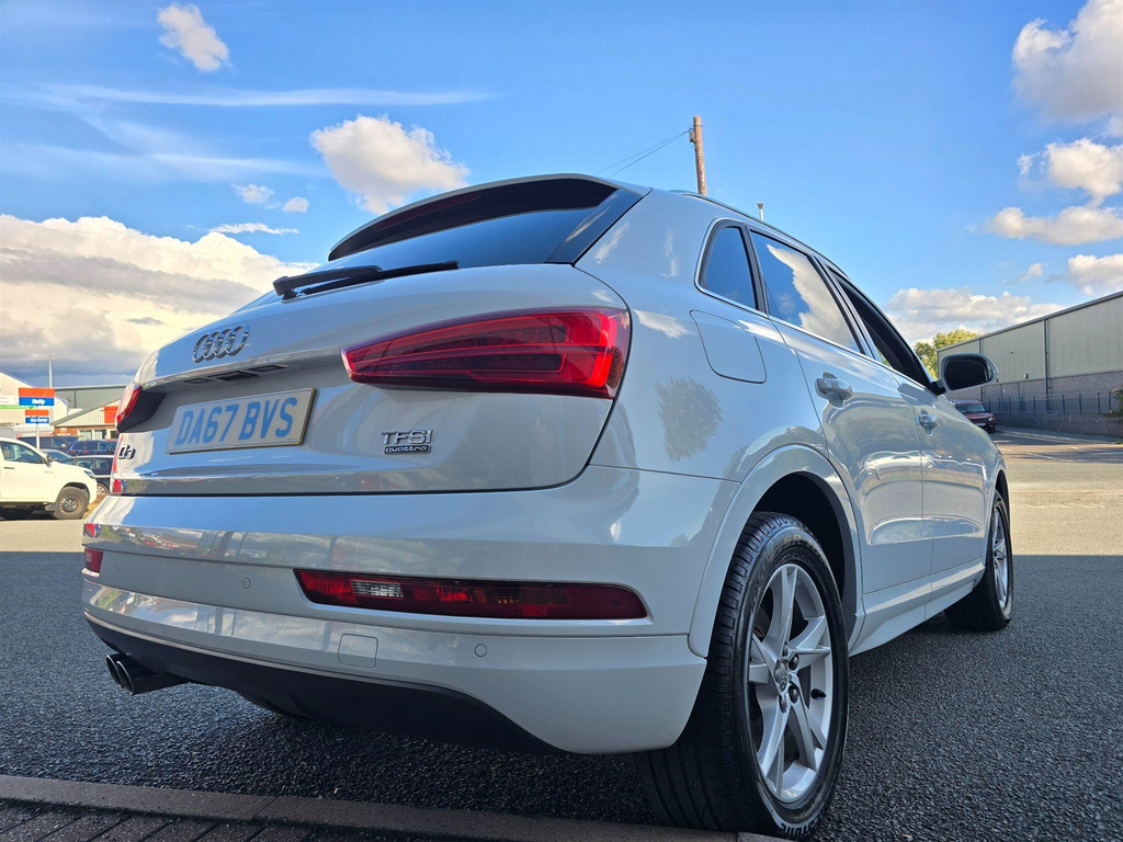 Audi Q3  Black #18