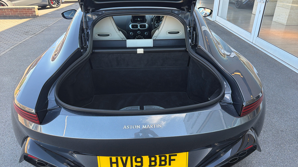 Aston Martin Vantage 4L Null White #26