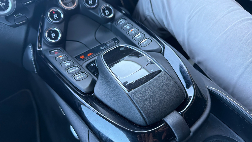 Aston Martin Vantage 4L Null White #16