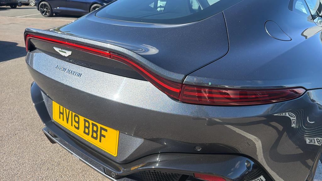 Aston Martin Vantage 4L Null White #8