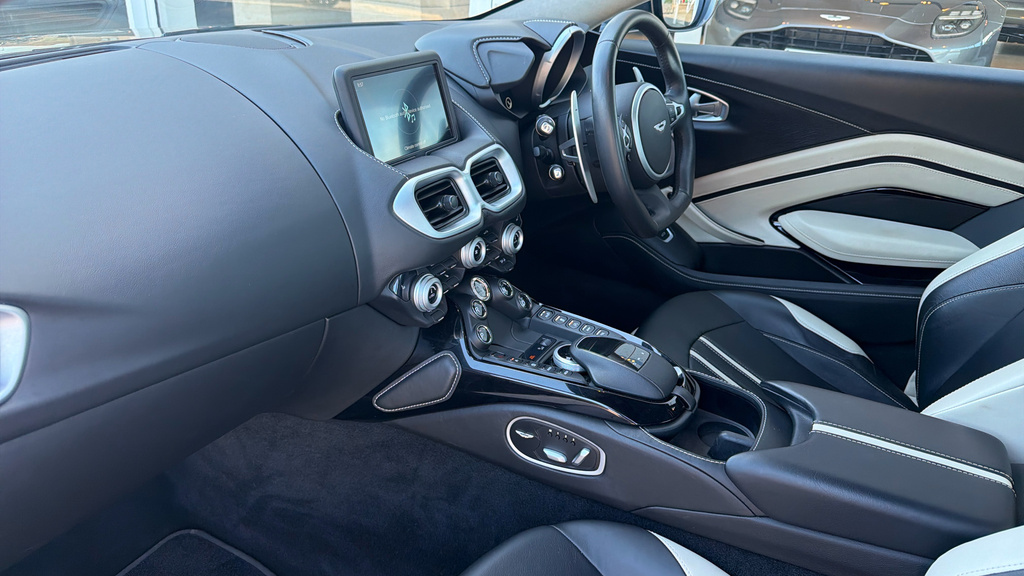 Aston Martin Vantage 4L Null White #21