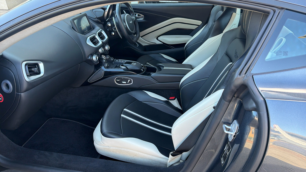 Aston Martin Vantage 4L Null White #19