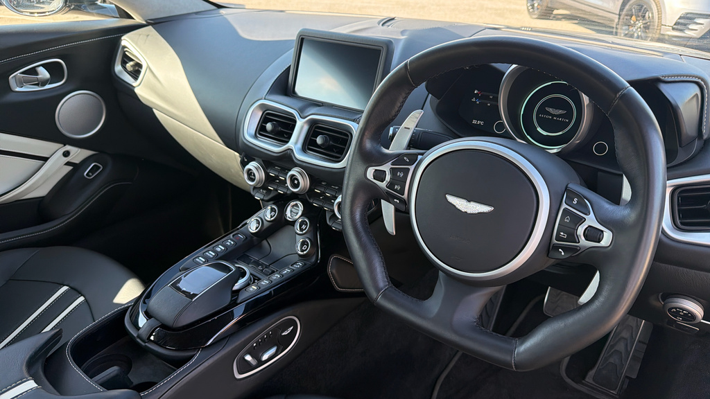 Aston Martin Vantage 4L Null White #10