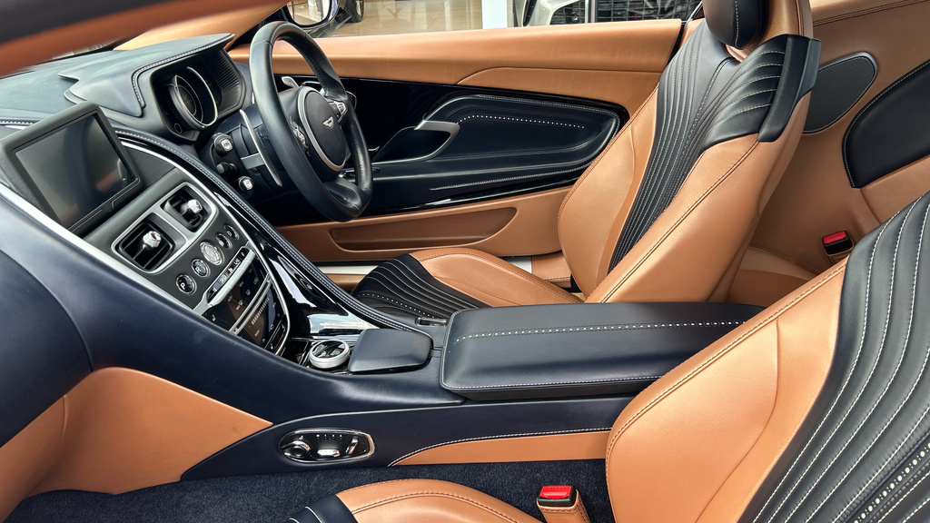 Aston Martin DB11 Entry White #15