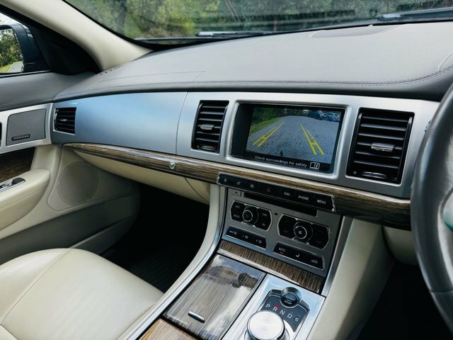 Jaguar XF Premium Luxury Sportbrake Green #5