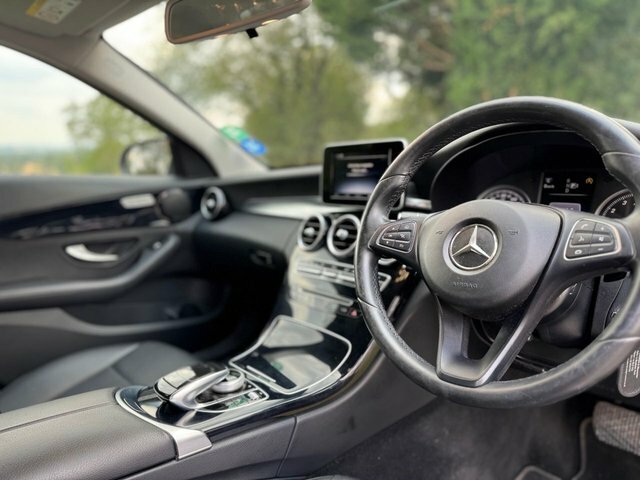Mercedes-Benz C Class C200 Se Saloon Red #3