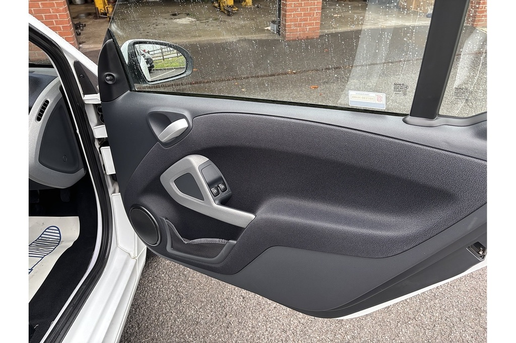 Smart Fortwo Coupe White #26