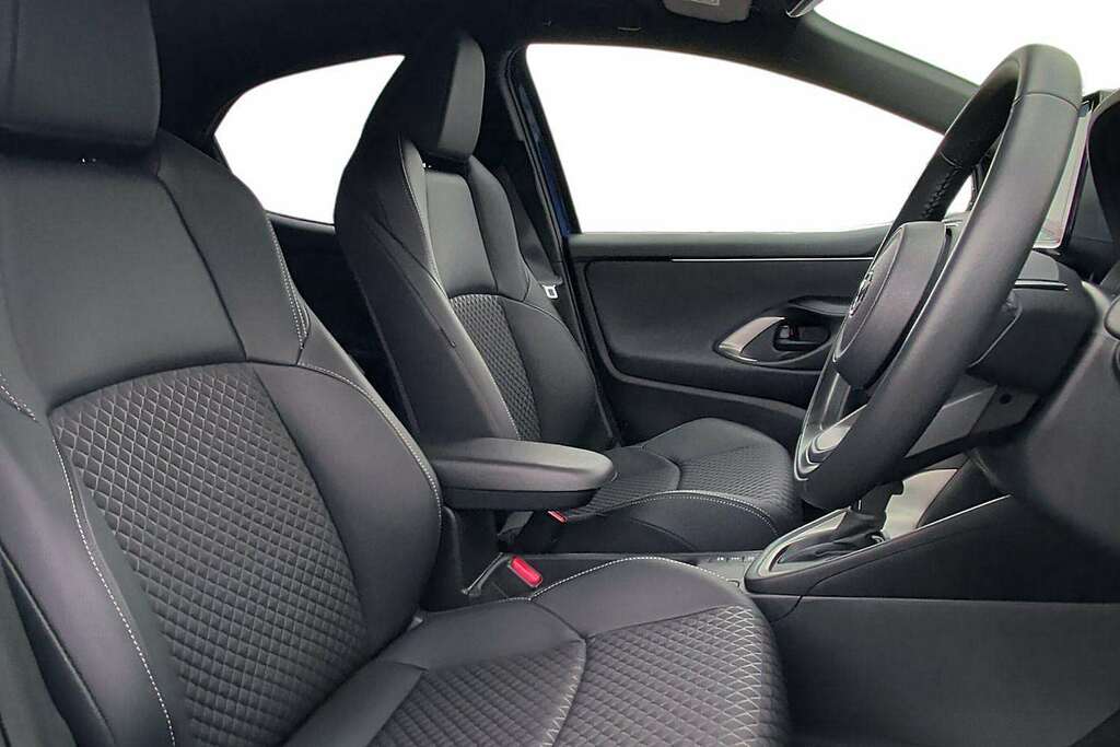Mazda 2 Exclusive Line Red #3