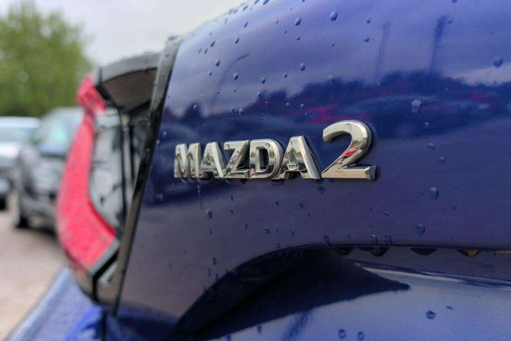 Mazda 2 Exclusive Line Red #15
