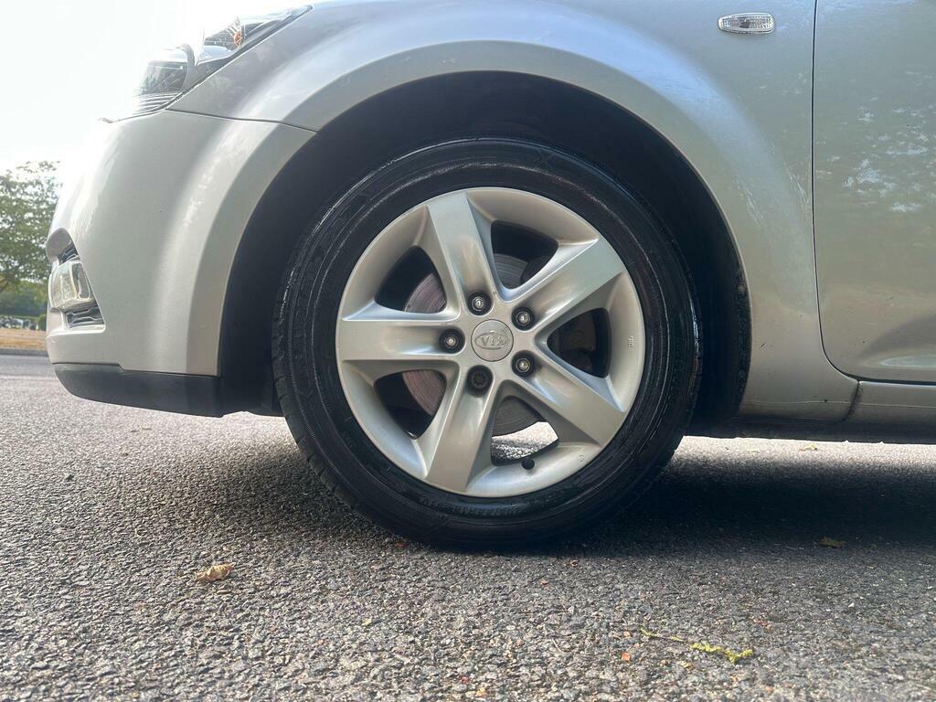 Kia Ceed Hatchback White #17