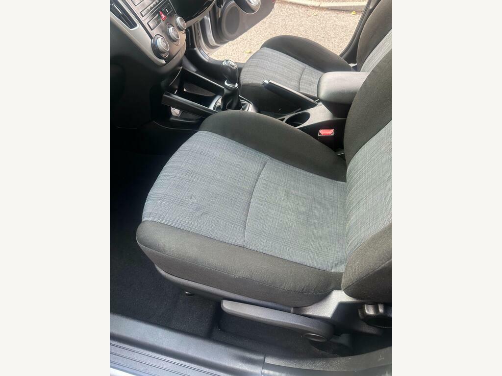 Kia Ceed Hatchback White #27