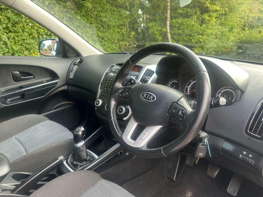 Kia Ceed Hatchback White #23