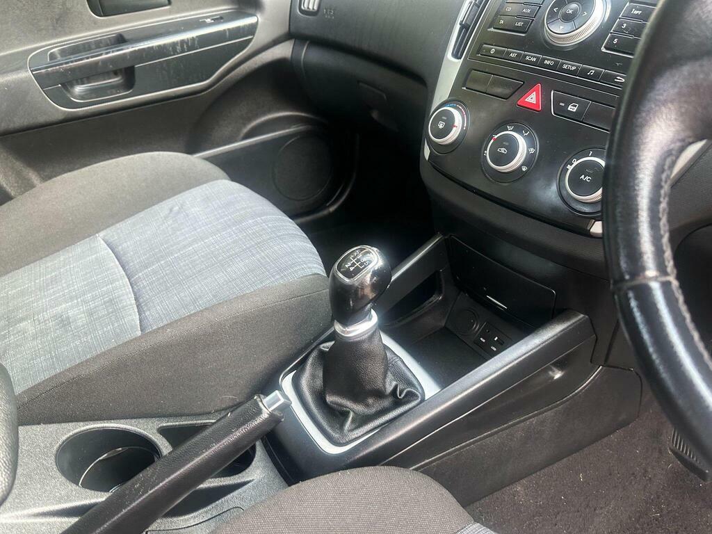 Kia Ceed Hatchback White #25