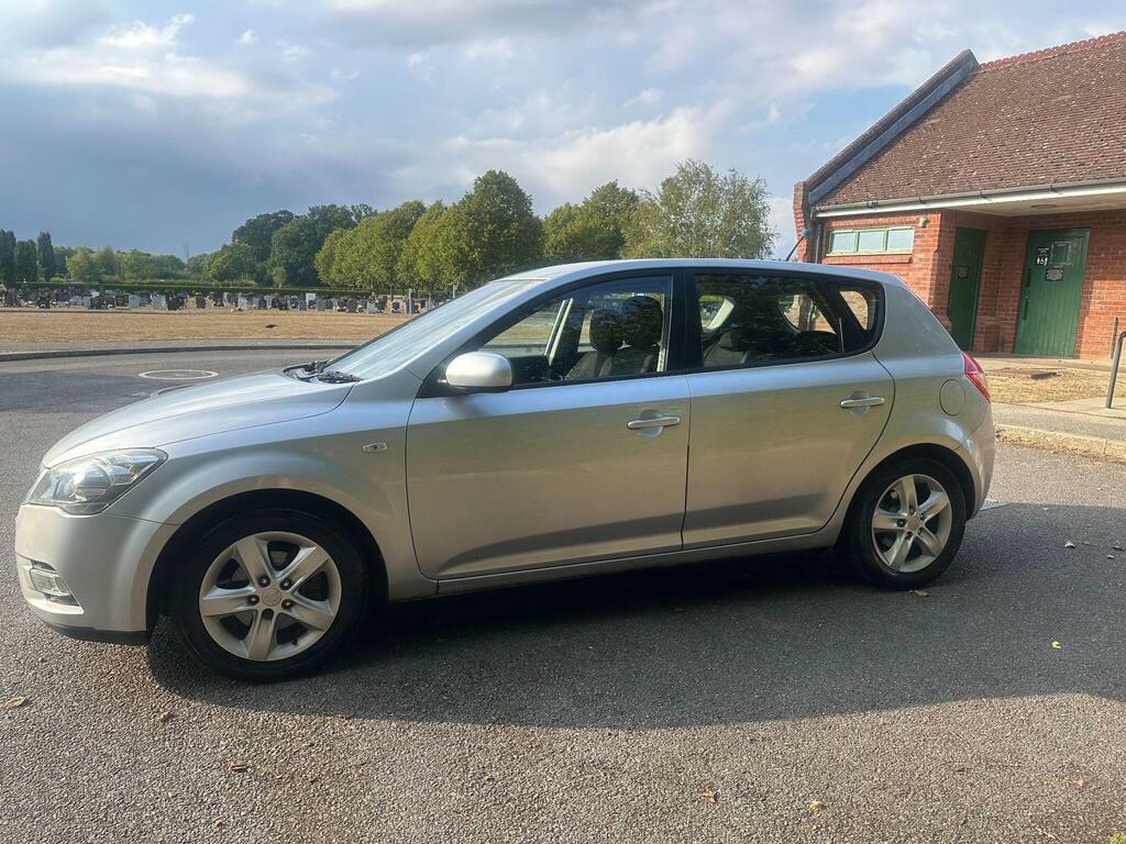 Kia Ceed Hatchback White #8