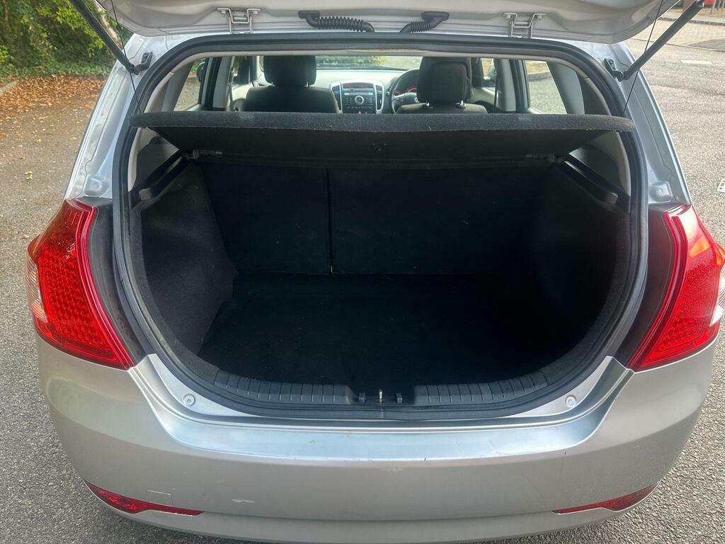 Kia Ceed Hatchback White #15